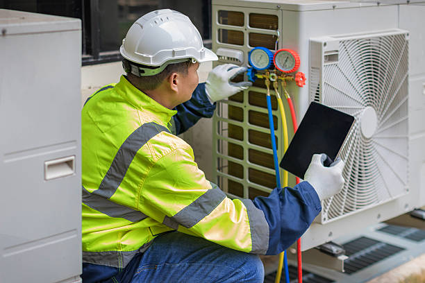 Professional Hvac technician working in Washington, MO